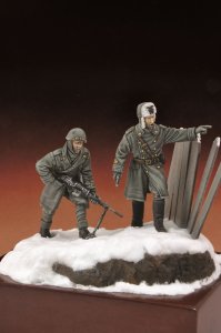 画像1: RoyalModel[RM589]1/35 伊 WWIIイタリア陸軍 歩兵と将校 ロシア 1944 2体入り (1)