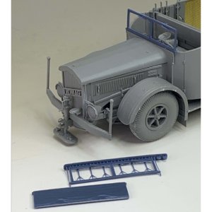 画像3: RoyalModel[RM1097]1/35 WWII 8.8cm対空自走砲 フォマーグ9t用フロントガラス(ダスヴェルク用) (3)