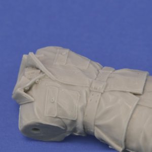 画像2: RoyalModel[RM1123]1/35 WWII ドイツ 左手を挙げる戦車指揮官 (2)