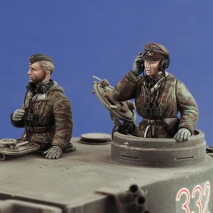画像3: RoyalModel[RM830]1/48 WWII  リバーシブル迷彩の防寒着を着たドイツ戦車搭乗員セット4体入り (3)