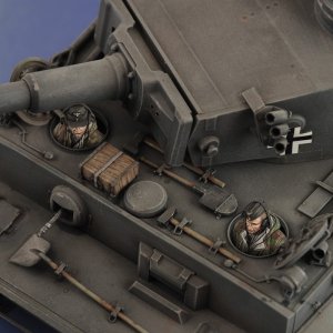 画像2: RoyalModel[RM831]1/72 WWII  リバーシブル迷彩の防寒着を着たドイツ戦車搭乗員セット4体入り (2)