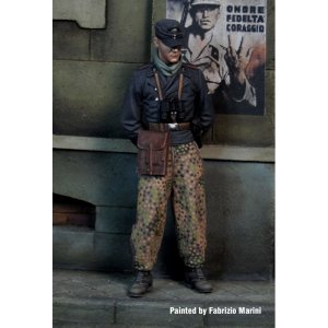 画像3: RoyalModel[RM878]1/35 WWII ドイツ戦車搭乗員 後ろで手を組む戦車兵 (3)