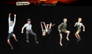 画像2: スターリングラード[ST3241]1/35 WWII 欧州 終戦と子供達1945年 5体セット (2)