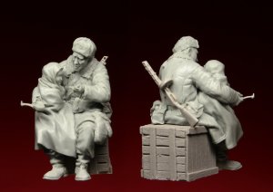 画像4: スターリングラード[ST3054]1/35ロシア赤軍41〜43年冬(4)孤児を抱き寄せる兵士 (4)