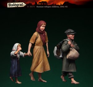 画像2: スターリングラード[ST3075]1/35ロシア難民1941〜45(5)妹と母を連れる気丈な兄 (2)