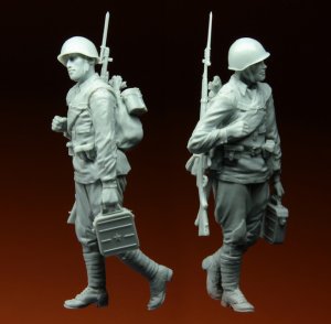 画像4: スターリングラード[ST3108]1/35ロシア兵クルスク1943(8)弾薬箱を持つ兵士 (4)