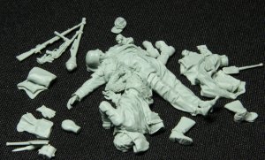 画像3: スターリングラード[ST3122]1/35戦闘後の検分1945(2)戦死した二人のドイツ兵 (3)