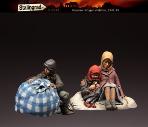 画像2: スターリングラード[ST3544]1/35WWII厳冬に震えるロシア難民の母と兄妹 (2)