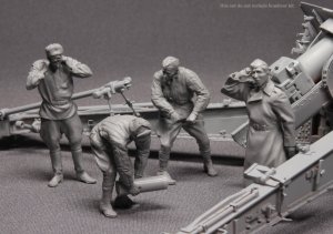 画像3: スターリングラード[ST3556]1/35ロシア赤軍砲兵野砲射撃セット1943〜45(4体セット) (3)