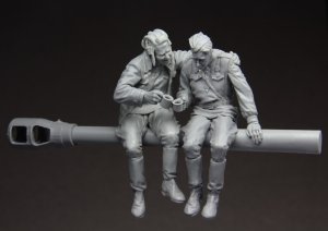 画像3: スターリングラード[ST3572]1/35ロシア赤軍戦車兵戦友とドイツワインを味合う1945 (3)