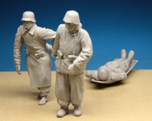 画像3: スターリングラード[ST3588]1/35ドイツ冬季装備歩兵(8)負傷兵をソリで搬送するドイツ兵3体セット(ソリ付) (3)