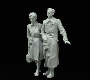 画像3: スターリングラード[ST3293]1/35 WWII ドイツ 「ヒーローとヒーラー」負傷兵と女性看護師 1945年(2体入) (3)
