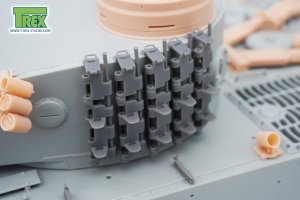 画像2: T-Rex Studio[TR35200-1]1/35 WWII ドイツ タイガーI重戦車初期型/中期型用 予備履帯ホルダーセット(10個入/滑り止めなし履帯20個付) (2)
