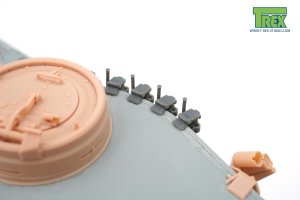 画像4: T-Rex Studio[TR35200-1]1/35 WWII ドイツ タイガーI重戦車初期型/中期型用 予備履帯ホルダーセット(10個入/滑り止めなし履帯20個付) (4)