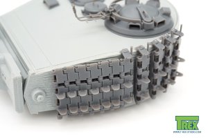 画像4: T-Rex Studio[TR35200-2]1/35 WWII ドイツ タイガーI重戦車中期型用 予備履帯ホルダーセット(10個入/滑り止め付履帯20個付) (4)