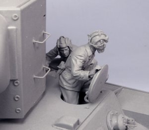 画像4: TANK[T-35093]1/35 WWII露 戦車兵KV-1, KV-2 (夏-秋)1941-42 (2体) (4)