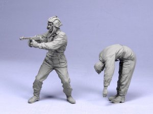 画像6: TANK[T-35114]1/35 WWII露 戦車兵「脱出」#2 1943-45 (2体) (6)
