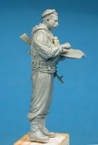 画像4: TANK[T-35171]1/35 現用露 ロシア義勇兵と将校(ノヴォロシア2014夏)(2体) (4)