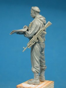 画像5: TANK[T-35171]1/35 現用露 ロシア義勇兵と将校(ノヴォロシア2014夏)(2体) (5)