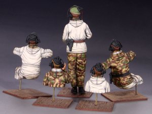 画像4: Valkyrie Miniature[VW35001]1/35 WWII ドイツ国防軍戦車兵セット 冬季装備 IV号戦車G後期-J型用(3体+バスト2体入) (4)