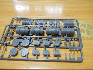 画像2: ヴィジョンモデルズ[VA-9004]1/35 WWII イタリア陸軍 20Lジェリ缶・200Lドラム缶セット (2)