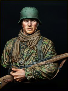 画像2: Young Miniatures[YM18101]1/10 WWII ドイツ武装親衛隊 小銃を抱える若き歩兵 胸像 (2)