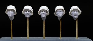 画像1: ARTOプロダクション[ARPAH35030]1/35 WW.II ドイツ機関銃チームM42ヘルメット着用頭部 "戦闘中"(5点セット) (タミヤ35386用) (1)