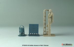 画像2: DEF.MODEL[DF35033]1/35 WWII アメリカ ベトナム戦争の前線でシャワーを浴びる兵士 (2)
