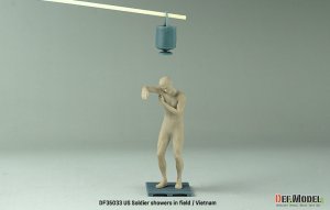画像4: DEF.MODEL[DF35033]1/35 WWII アメリカ ベトナム戦争の前線でシャワーを浴びる兵士 (4)