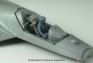 画像8: DEF.MODEL[DF72004]1/72 現用 韓国空軍 KF-21パイロットフィギュア(アカデミー用 1体入) (8)