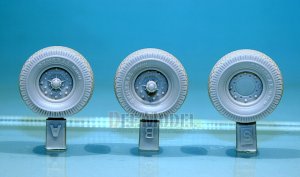 画像2: DEF.MODEL[DW30005A]イギリス LRDG デザートシボレー 自重変形タイヤ（タミヤ用） (2)