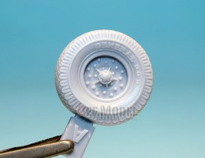 画像3: DEF.MODEL[DW30005A]イギリス LRDG デザートシボレー 自重変形タイヤ（タミヤ用） (3)