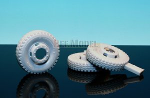 画像2: DEF.MODEL[DW30009]メルセデス・ベンツ L4500R マウルティア 自重変形タイヤ（ズベズダ用） (2)