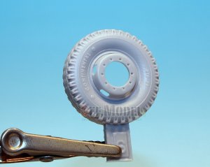 画像3: DEF.MODEL[DW30009]メルセデス・ベンツ L4500R マウルティア 自重変形タイヤ（ズベズダ用） (3)