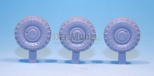 画像2: DEF.MODEL[DW35047]イタリア プーマ 6×6装甲戦闘車 自重変形タイヤ（トランぺッター用） (2)