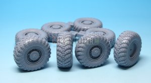 画像3: DEF.MODEL[DW35057]スカッドB w/MAZ-543 自重変形タイヤ2（ドラゴン用） (3)