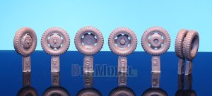 画像2: DEF.MODEL[DW48005]1/48 kfz.305 オペルブリッツ 自重変形タイヤ（イタレリ/タミヤ用1/48） (2)