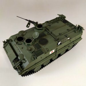 画像2: えときんモデル[ETK3506]1/35 ７３式装甲車フロート付き（朝霞観閲パレード仕様） (2)