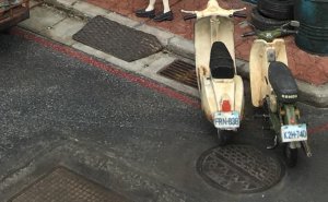 画像2: 自由人[No.2401005]1/24　マンホールと排水溝カバー (2)