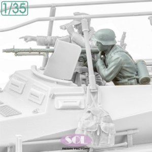 画像2: SOL MODEL[MM1060]1/35 WWII ドイツ Sd.Kfz.250/3軽装甲無線車 機関銃手 w/MG34機関銃 (2)
