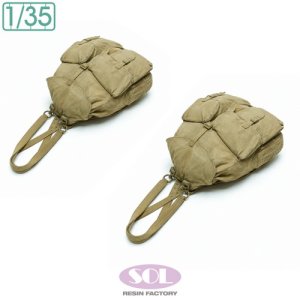画像5: SOL MODEL[MM1062]1/35 WWII ドイツ Sd.Kfz.250/3軽装甲無線車用 リュックサックセット(5個入) (5)