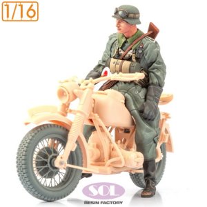 画像1: SOL MODEL[MM885]1/16 WWII ドイツ R75軍用オートバイに乗るオートバイ兵(フリーダムモデルキット用) (1)
