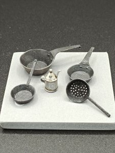 画像1: VG DioModels[VG64018]1/35 汎用 フライパン/オイルポットセット(5個入) (1)