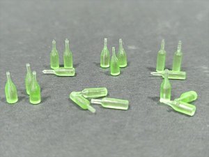 画像1: VG DioModels[VG64080]1/35 汎用 グリーンガラス製ビンセット(18個入) (1)