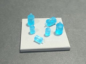 画像1: VG DioModels[VG64085]1/35 汎用 透明ブルー ウォーターボトルセット(6個入) (1)