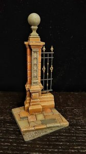 画像1: VG DioModels[VG64320]1/32(54mm) 汎用 フィギュアベース 鉄格子フェンス付門柱 (1)