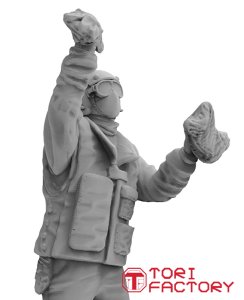 画像13: トリファクトリー[MF-37C]1/72 現用 アメリカ海軍空母甲板作業員 機体クリーニング (13)