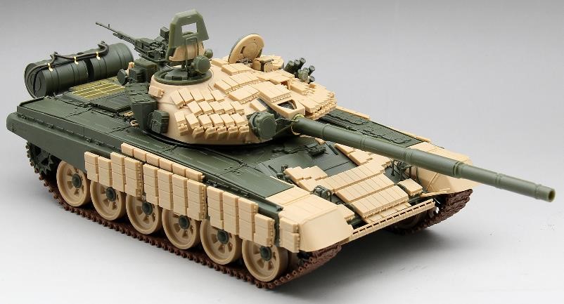 アミュージングホビー　1/35　T-72AV　フルインテリア　未組立品