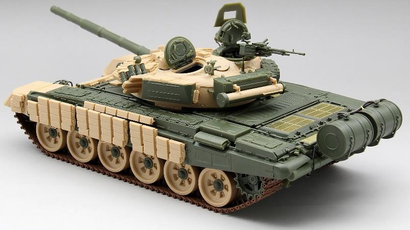 アミュージングホビー　1/35　T-72AV　フルインテリア　未組立品