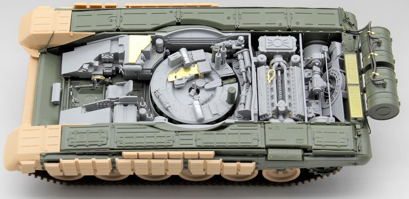 アミュージングホビー　1/35　T-72AV　フルインテリア　未組立品